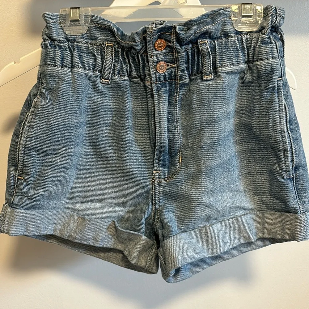 Hollister paper bag mom shorts. - Picture 1 of 6